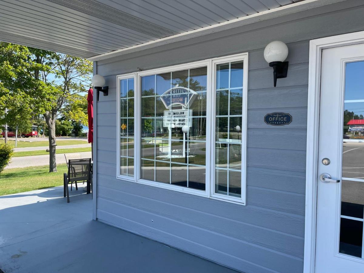 Lighthouse View Motel Mackinaw City Bagian luar foto