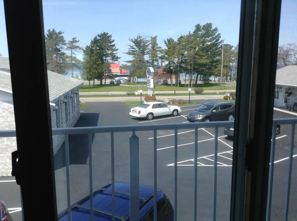 Lighthouse View Motel Mackinaw City Bagian luar foto