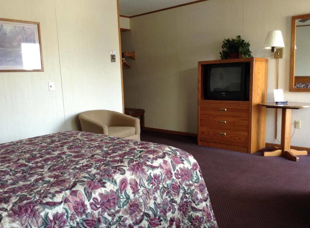 Lighthouse View Motel Mackinaw City Bagian luar foto